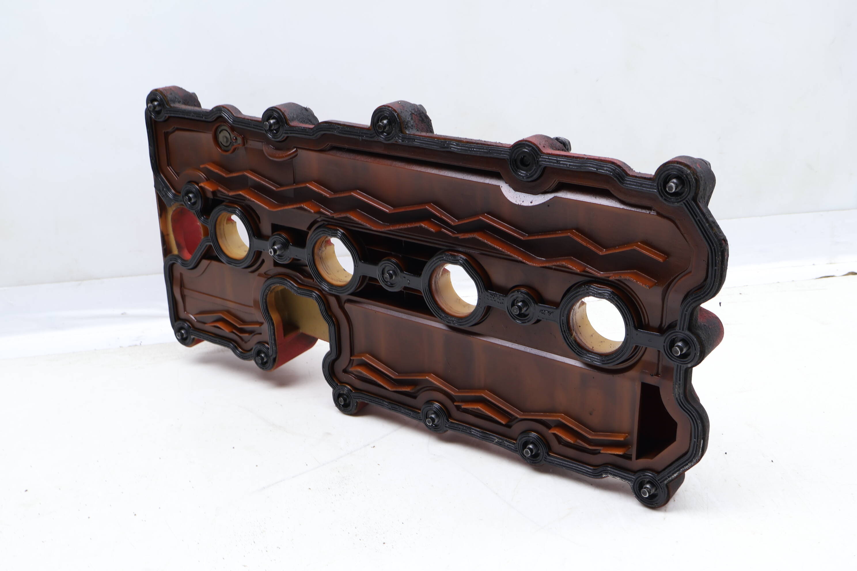 ENGINE VALVE / CYLINDER HEAD COVER