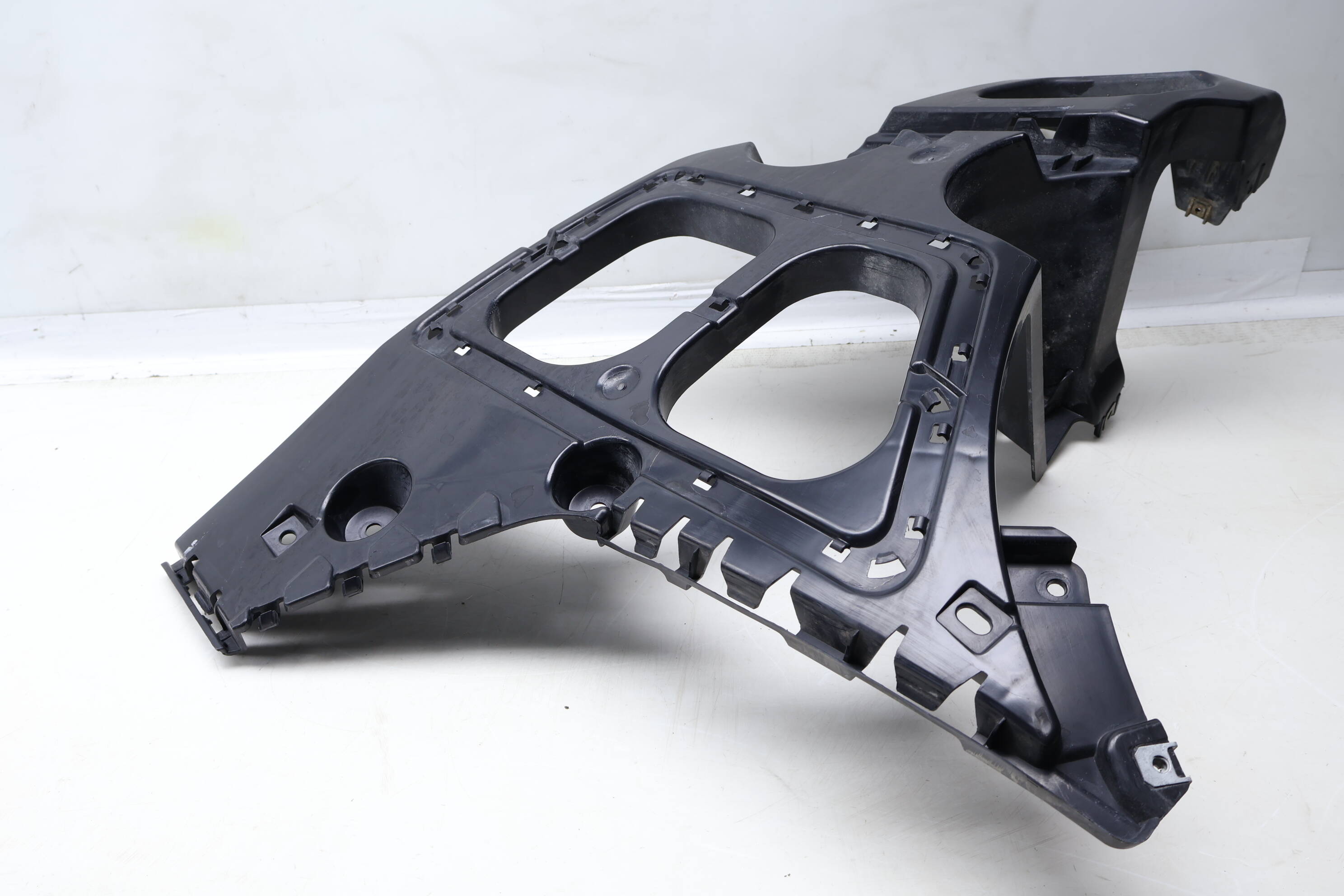 BUMPER MOUNT / BRACKET