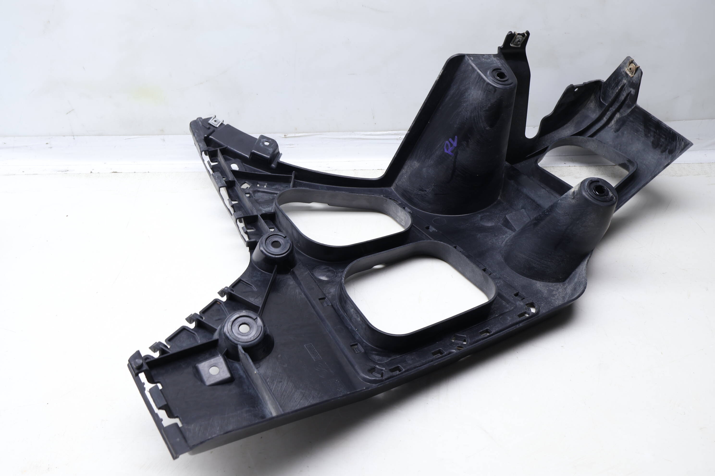 BUMPER MOUNT / BRACKET