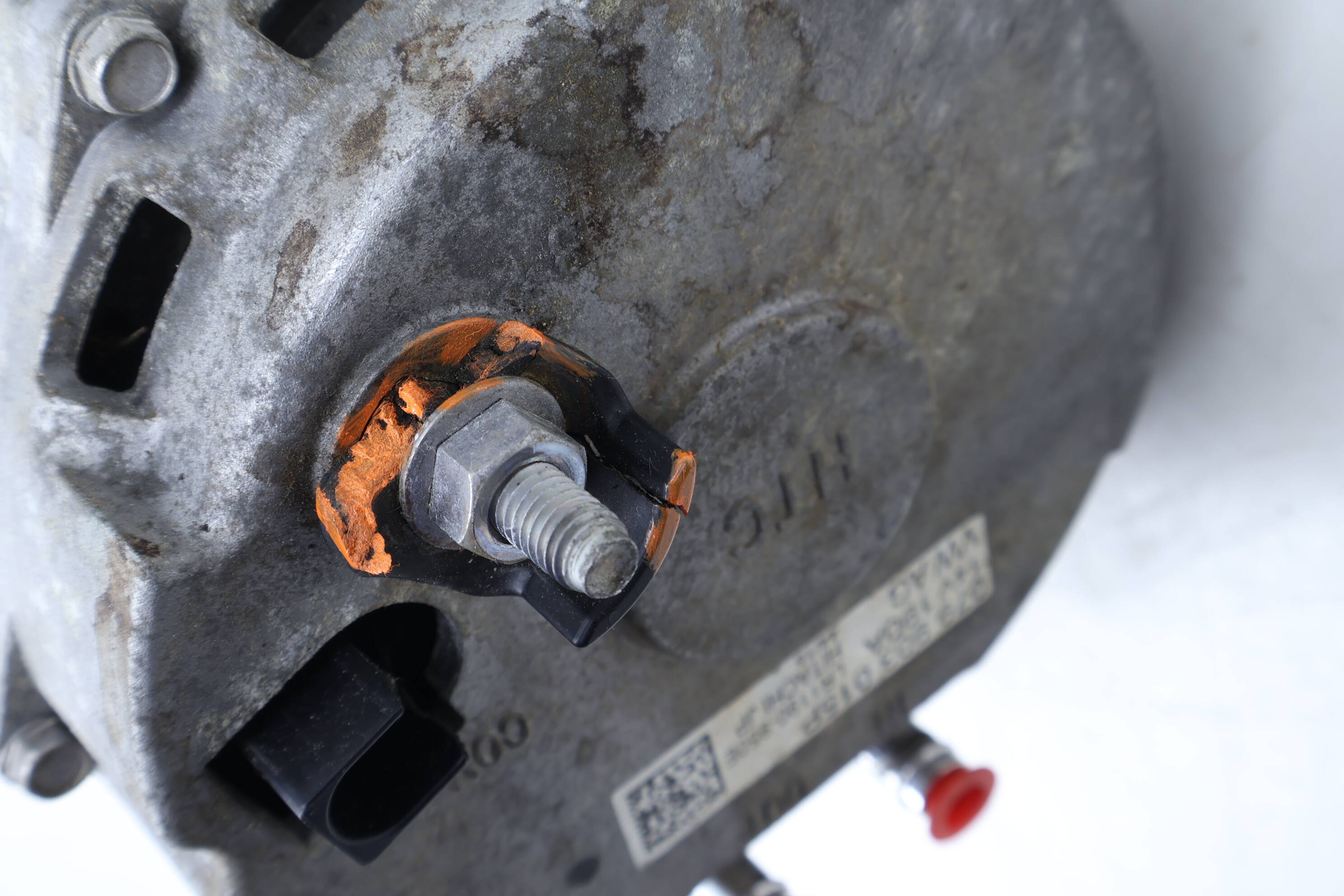 WATER-COOLED ALTERNATOR (190 AMP)