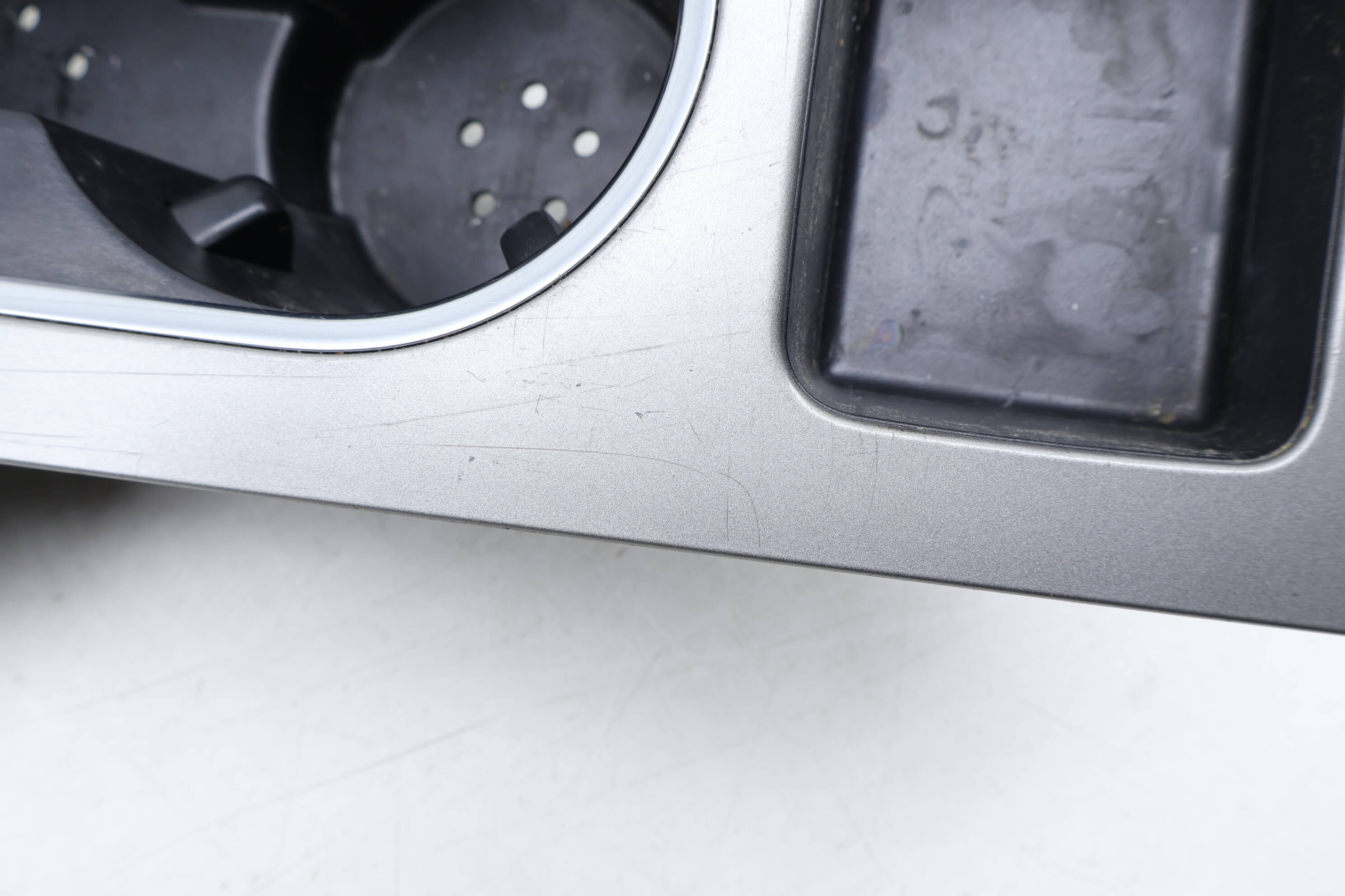 CENTER CONSOLE TRIM / CUP HOLDER