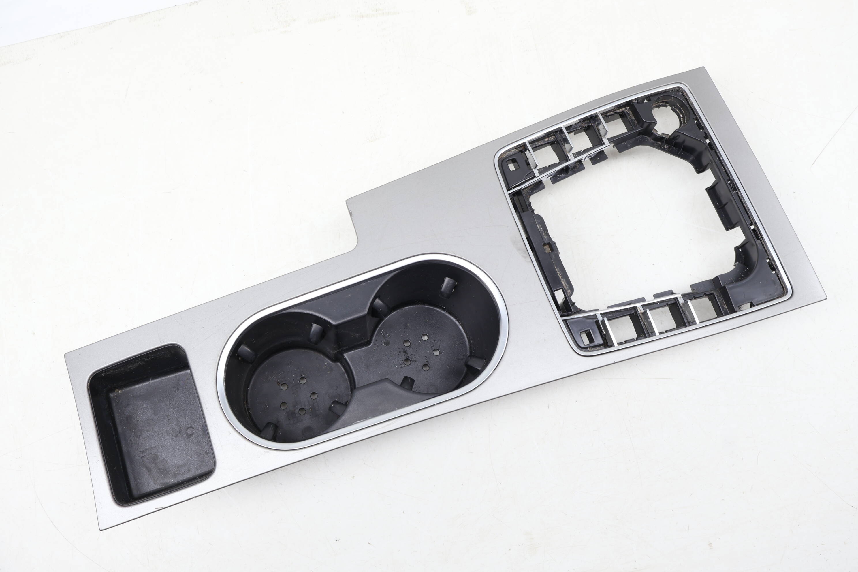 CENTER CONSOLE TRIM / CUP HOLDER