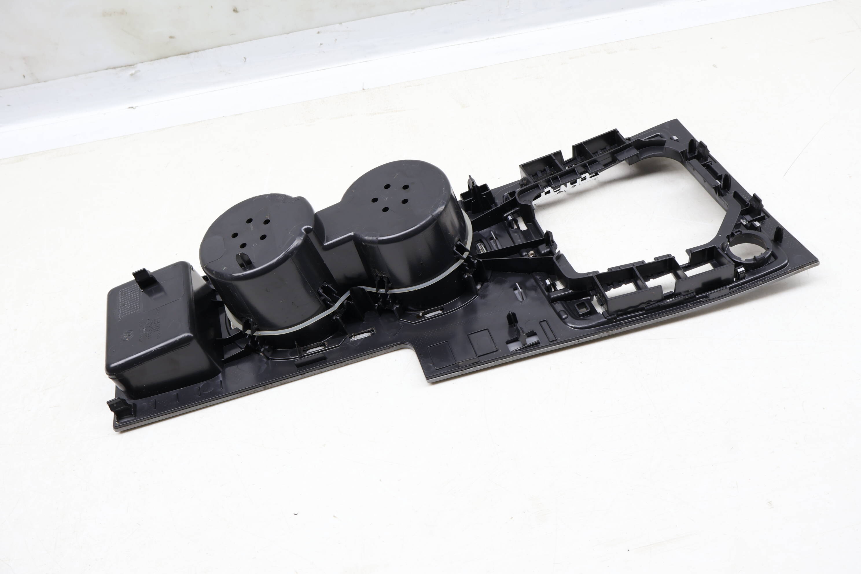 CENTER CONSOLE TRIM / CUP HOLDER