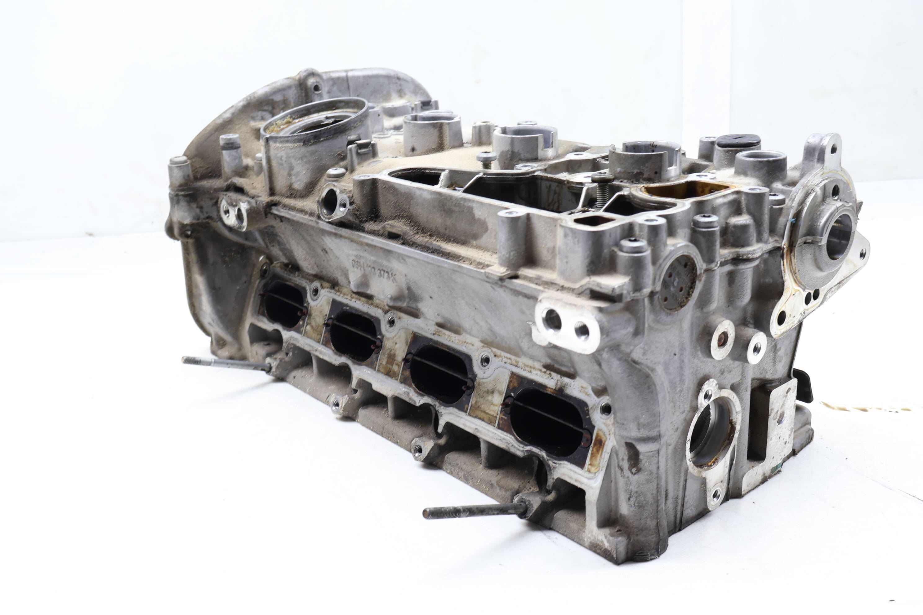 ENGINE CYLINDER HEAD