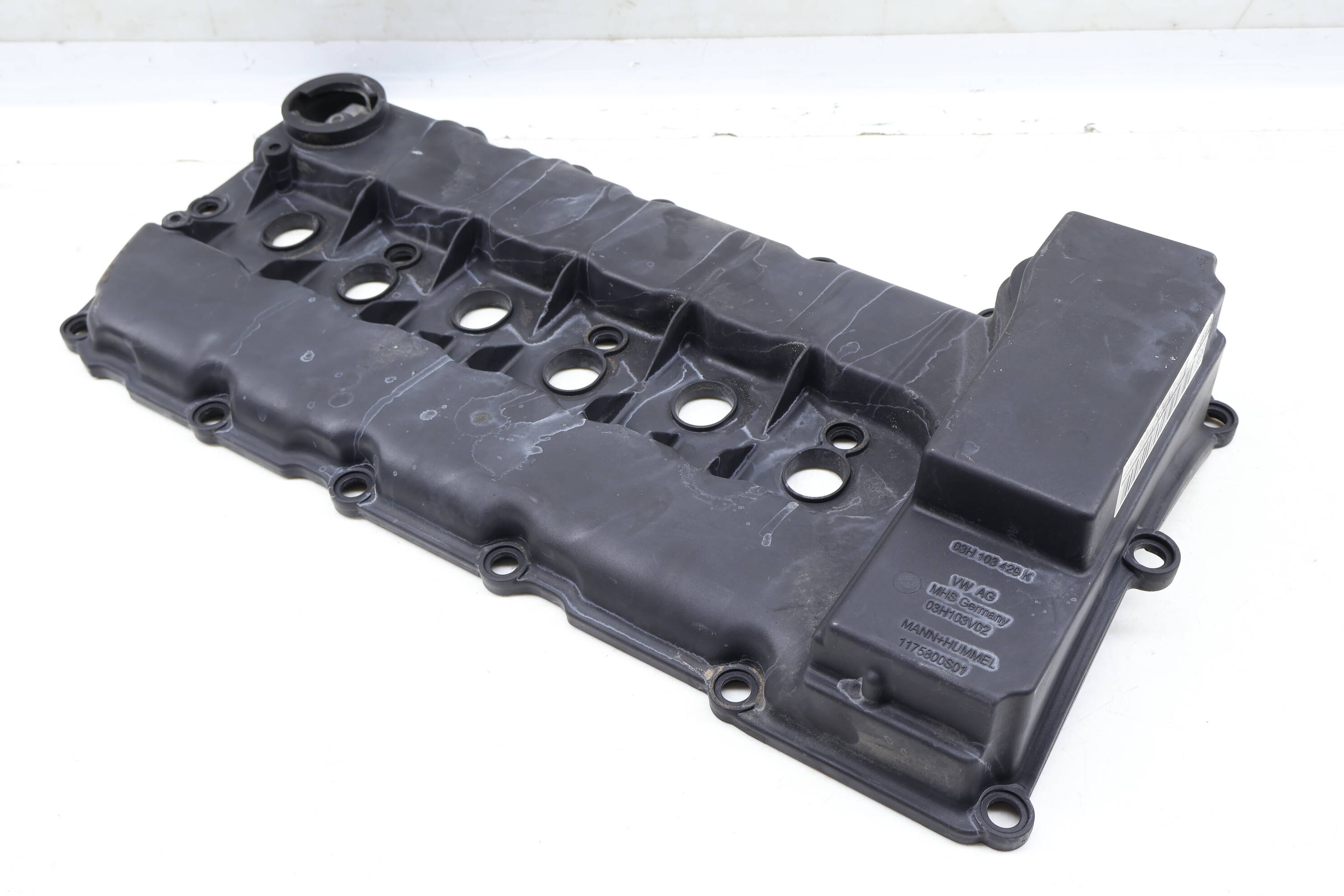 ENGINE VALVE / CYLINDER HEAD COVER
