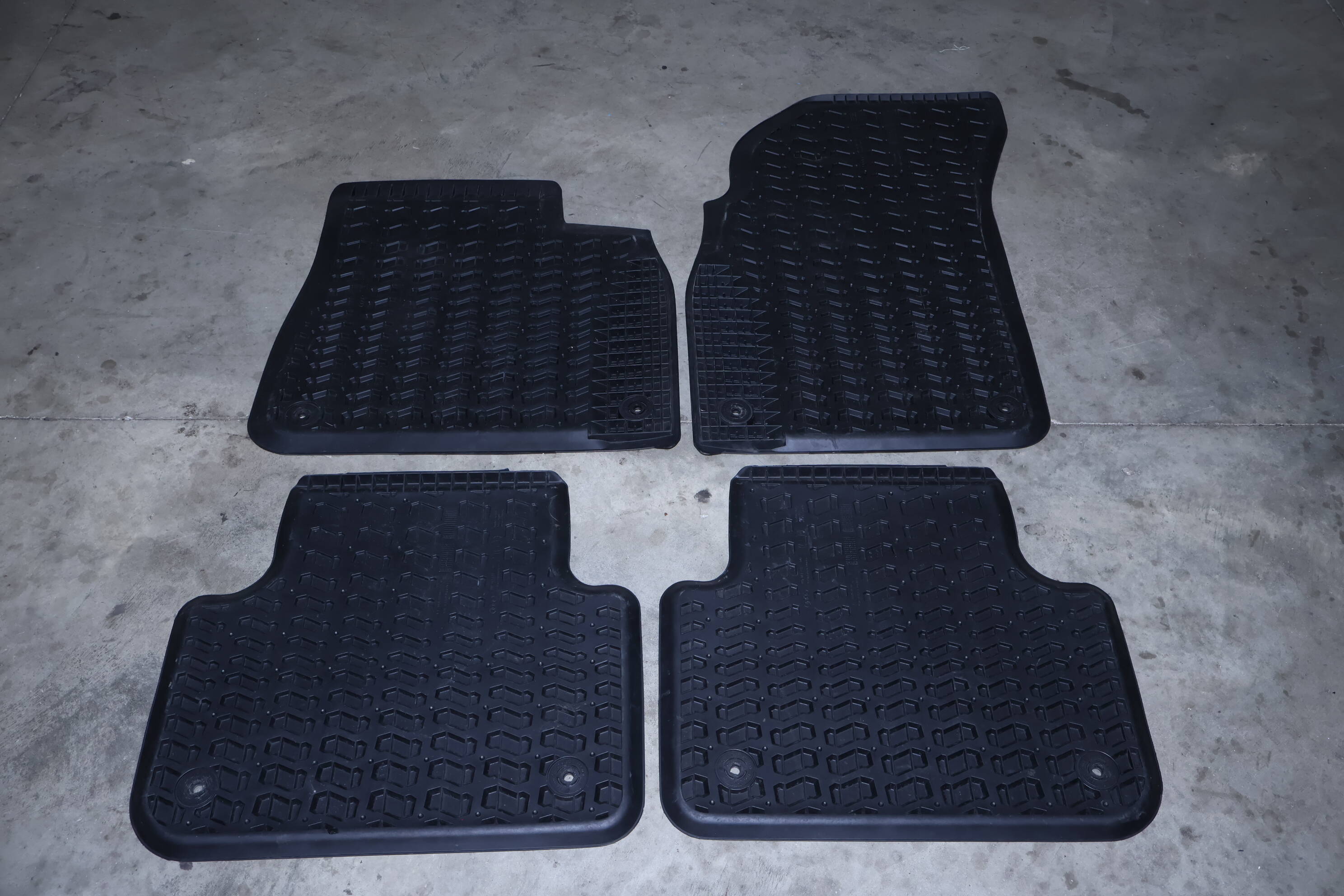 COMPLETE RUBBER FLOOR MAT SET