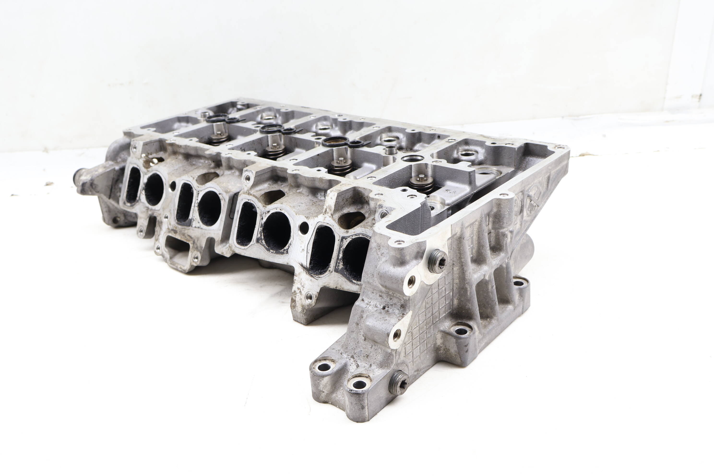 2.0L ENGINE CYLINDER HEAD