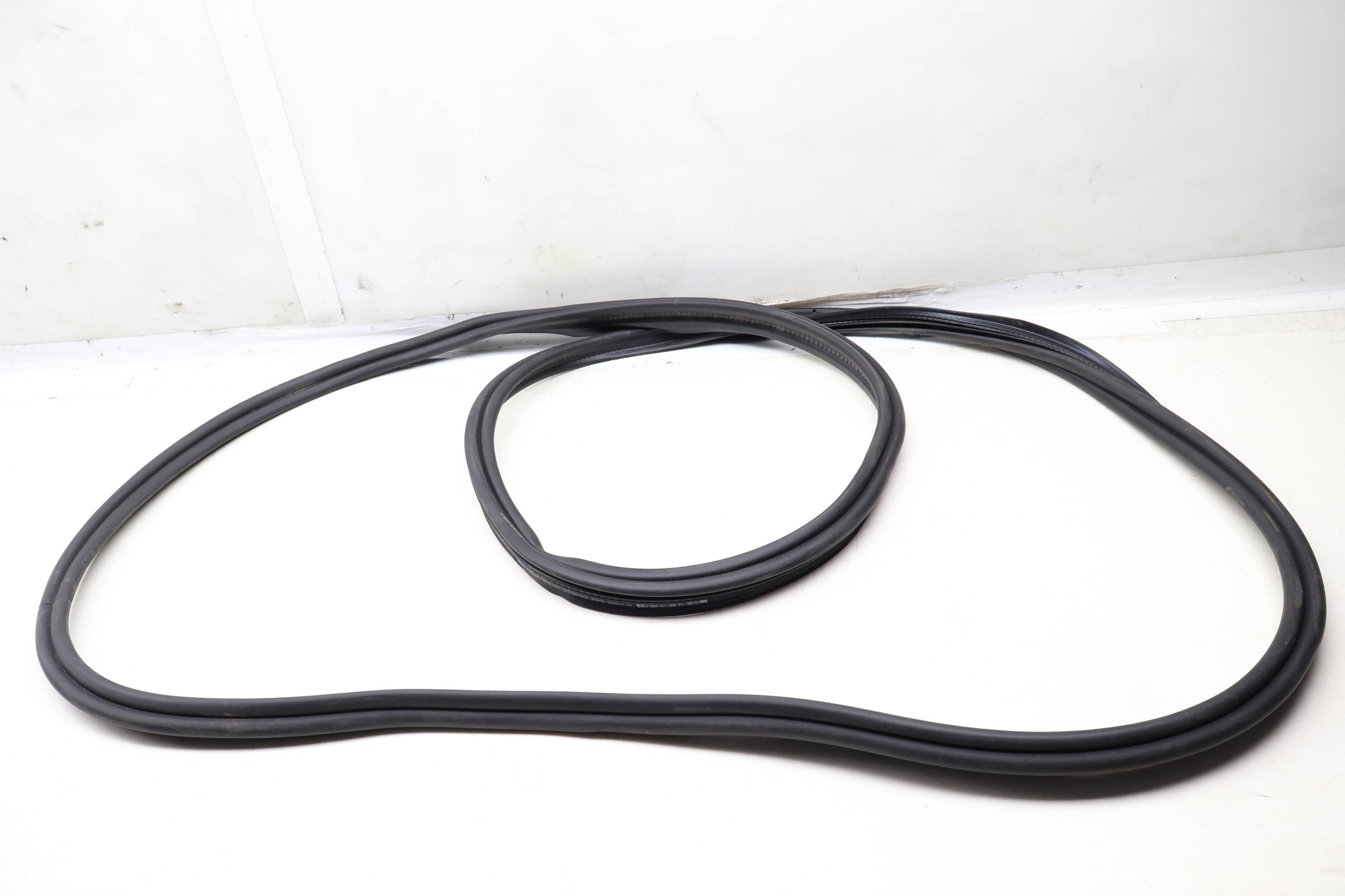 TRUNK LID SEAL / WEATHER STRIPPING