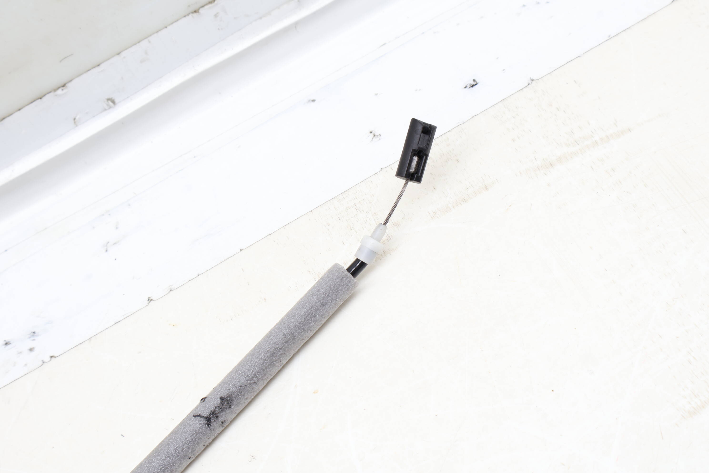 INTERIOR DOOR HANDLE RELEASE / BOWDEN CABLE