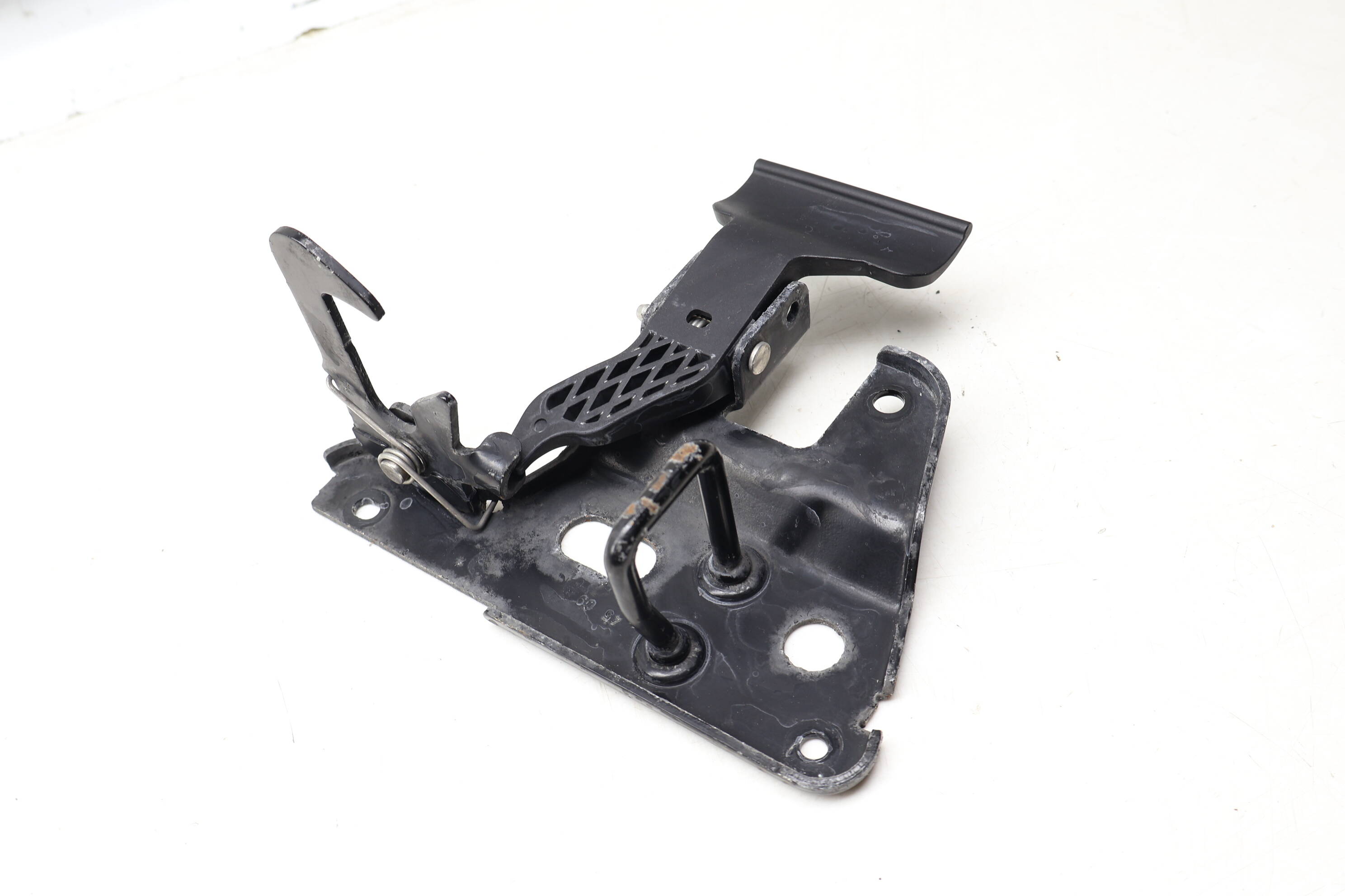 UPPER HOOD LATCH / LEVER