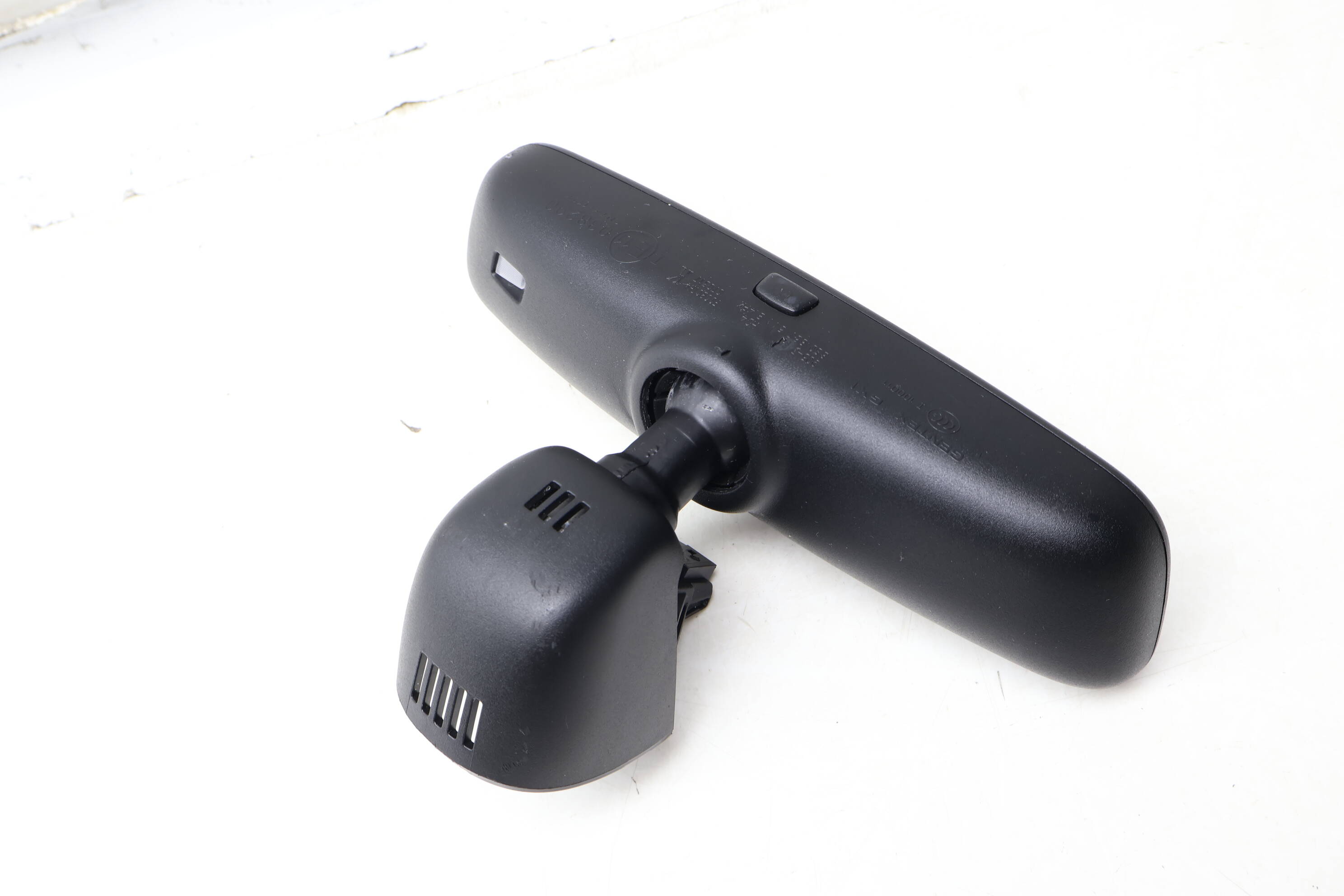 INTERIOR REAR VIEW MIRROR w/ AUTO DIM