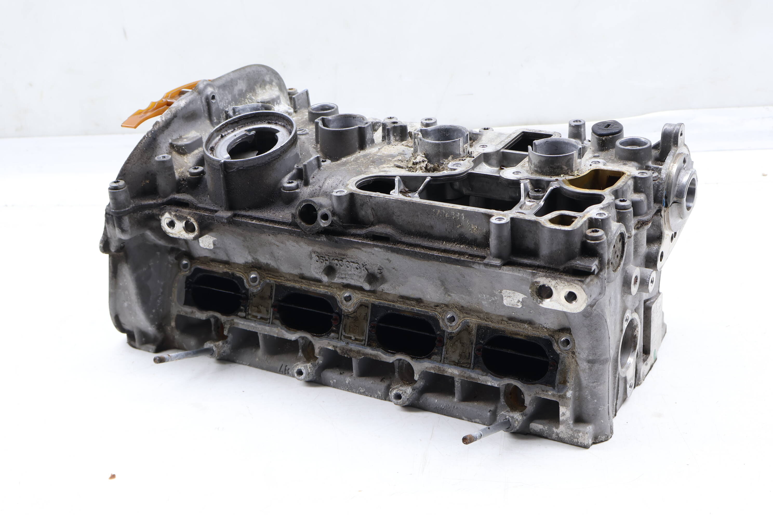 ENGINE CYLINDER HEAD