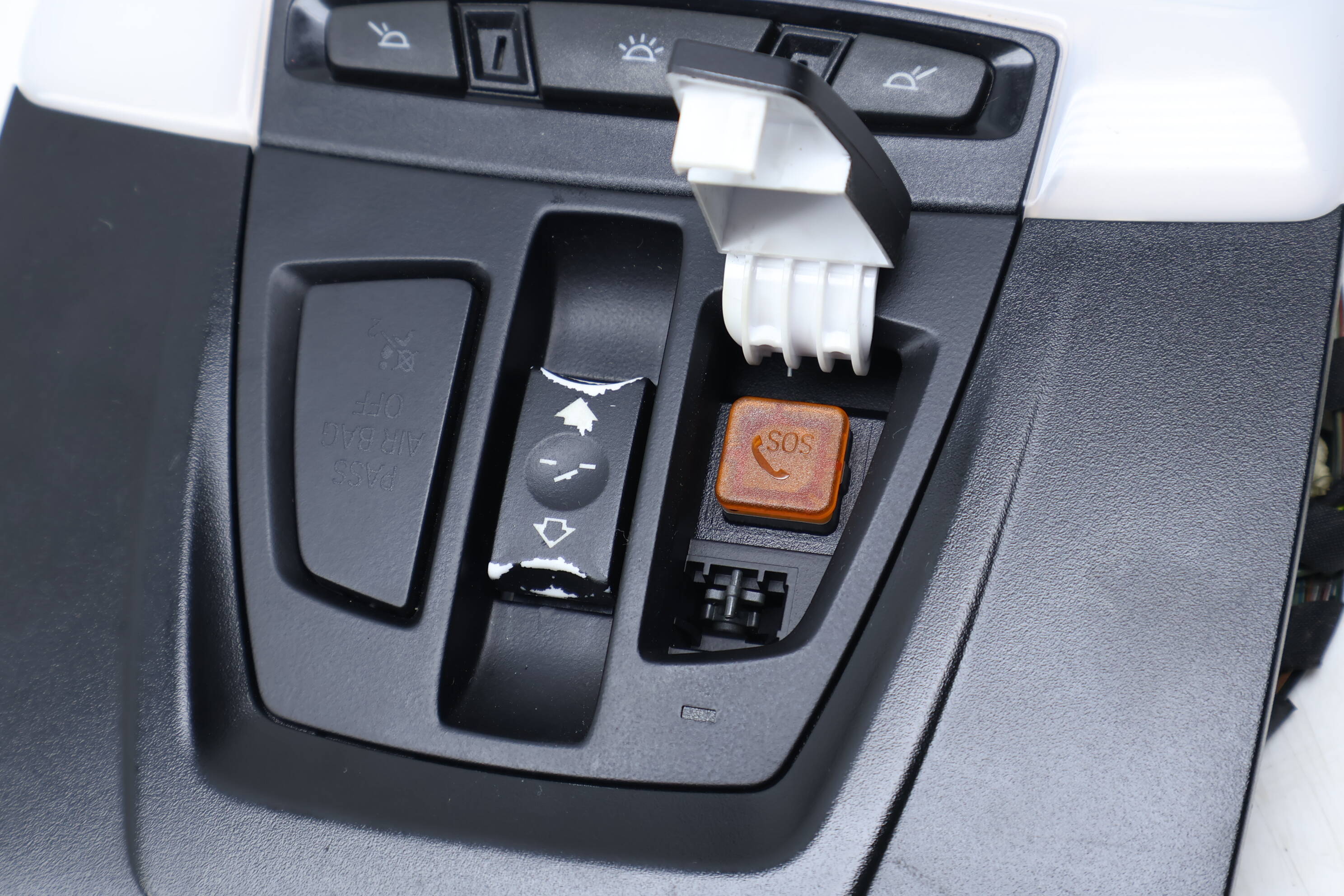 DOME LIGHT / SUN ROOF SWITCH