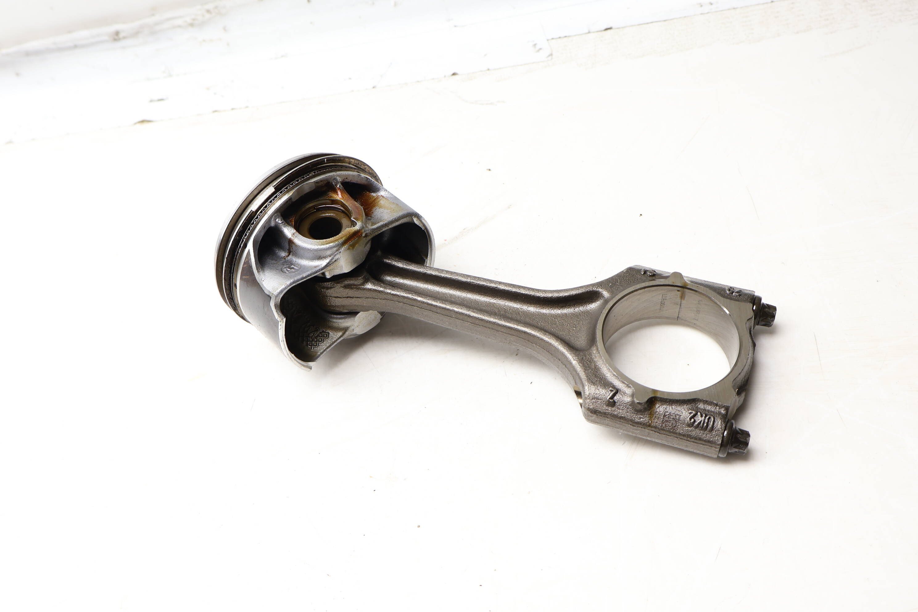 PISTON w/ CONNECTING ROD