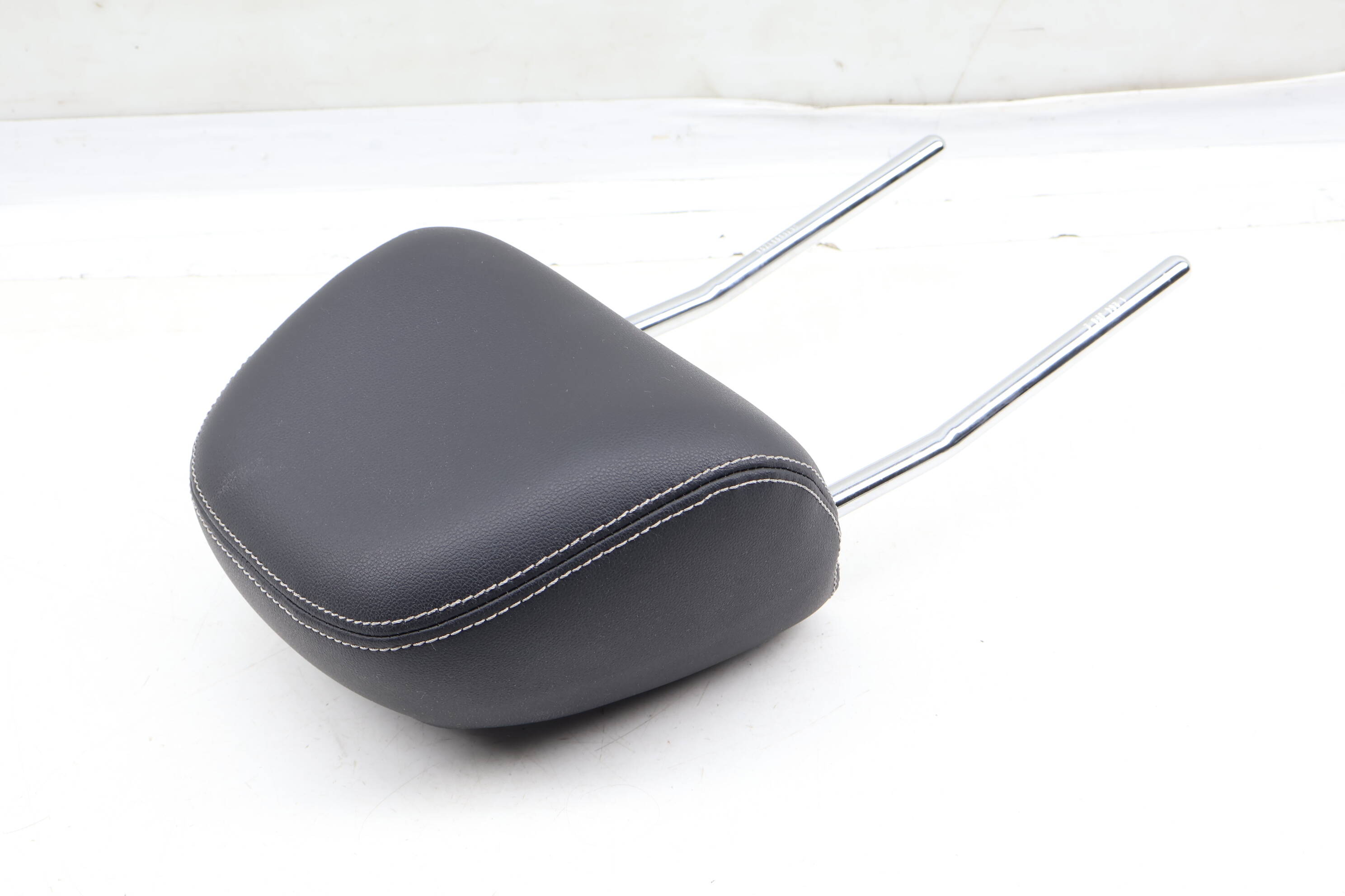 HEADREST / HEAD REST