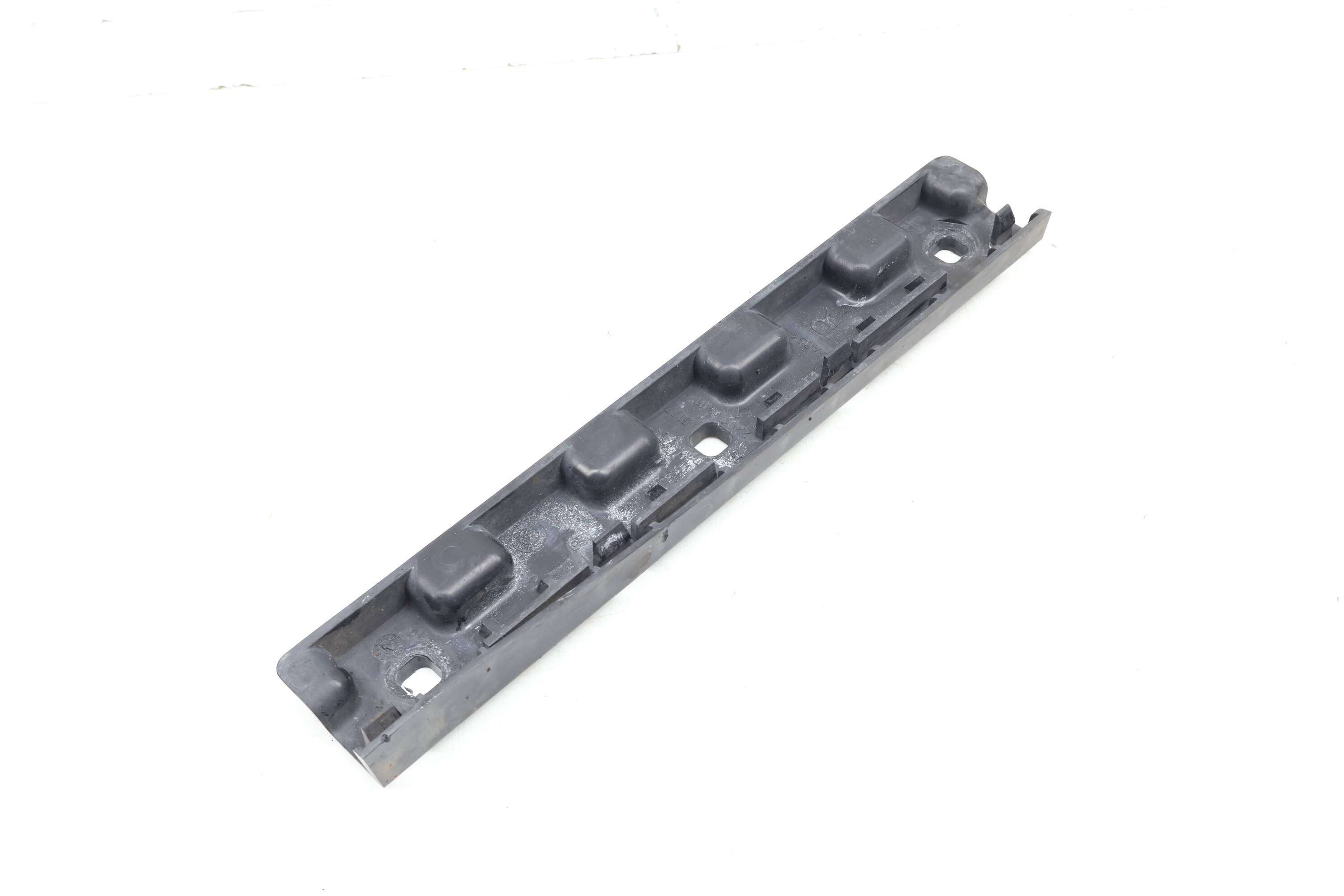 SIDE SKIRT / ROCKER PANEL MOUNT BRACKET