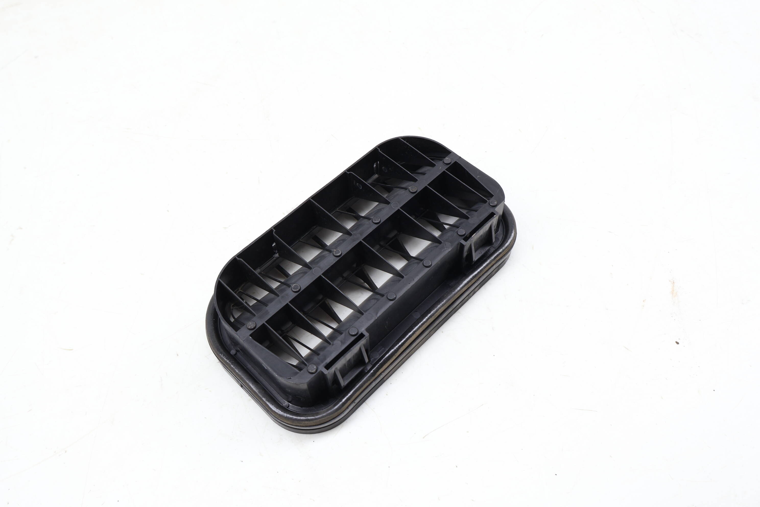 QUARTER VENT TRIM / GRILLE