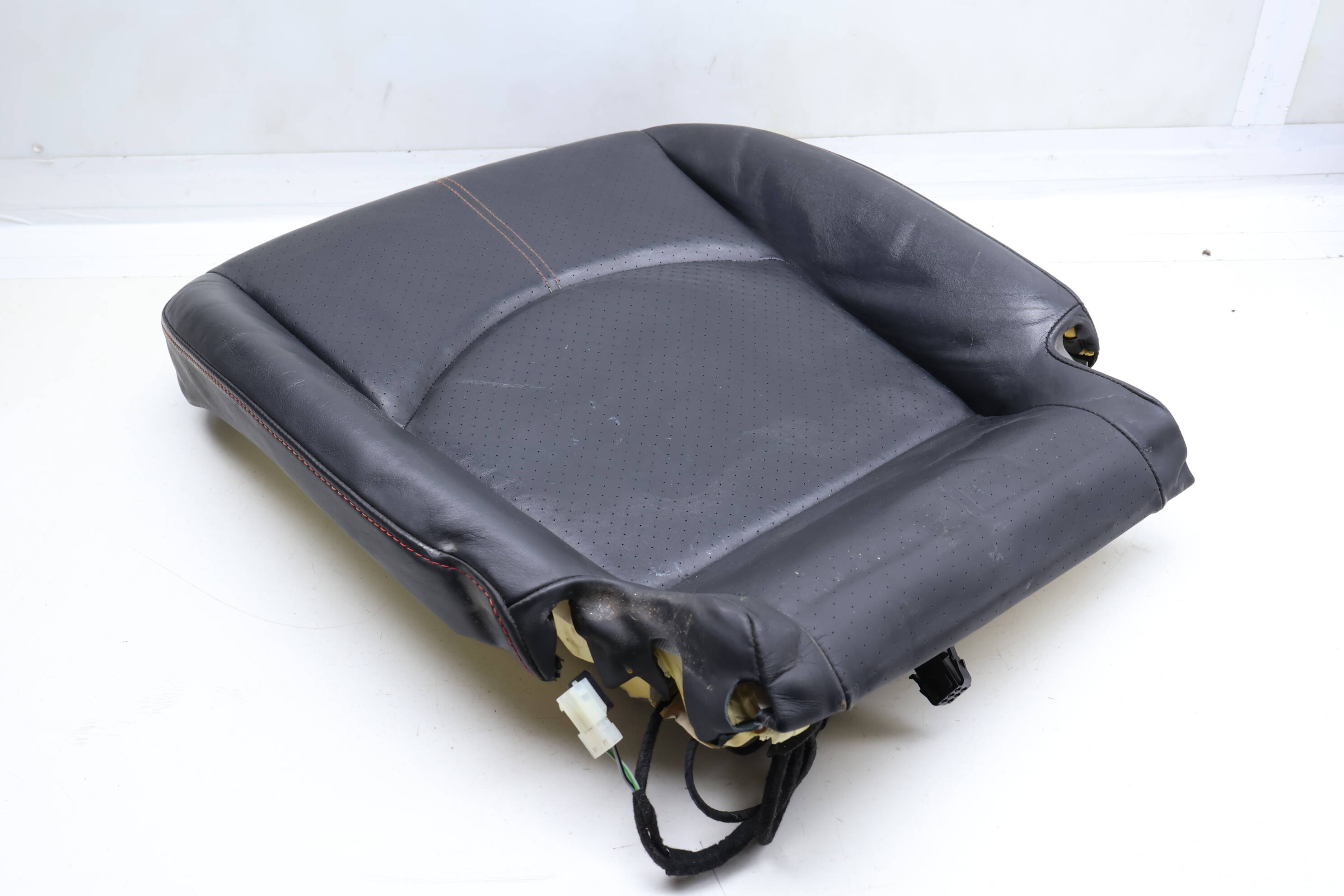 LOWER SEAT BOTTOM CUSHION (LEATHER)