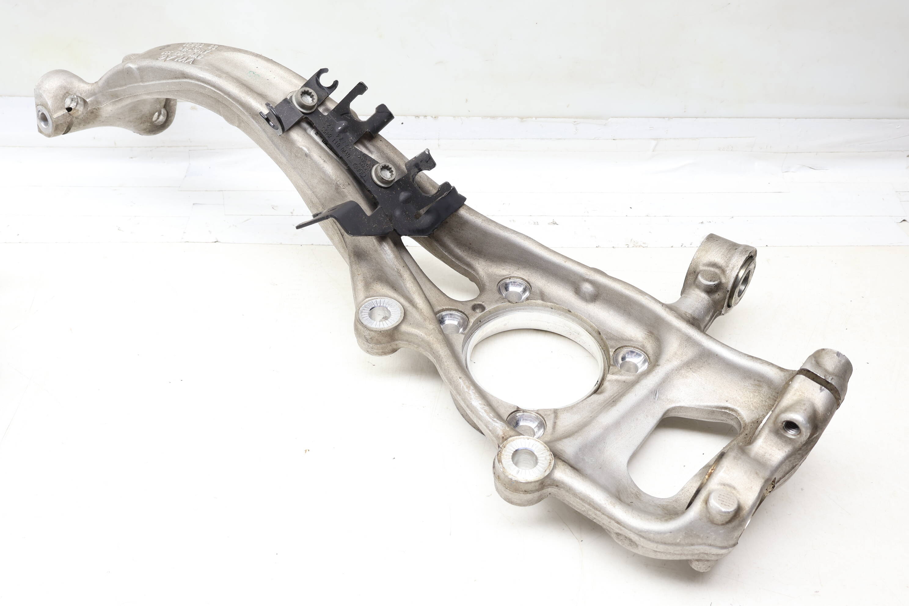 SPINDLE KNUCKLE / WHEEL BEARING HOUSING