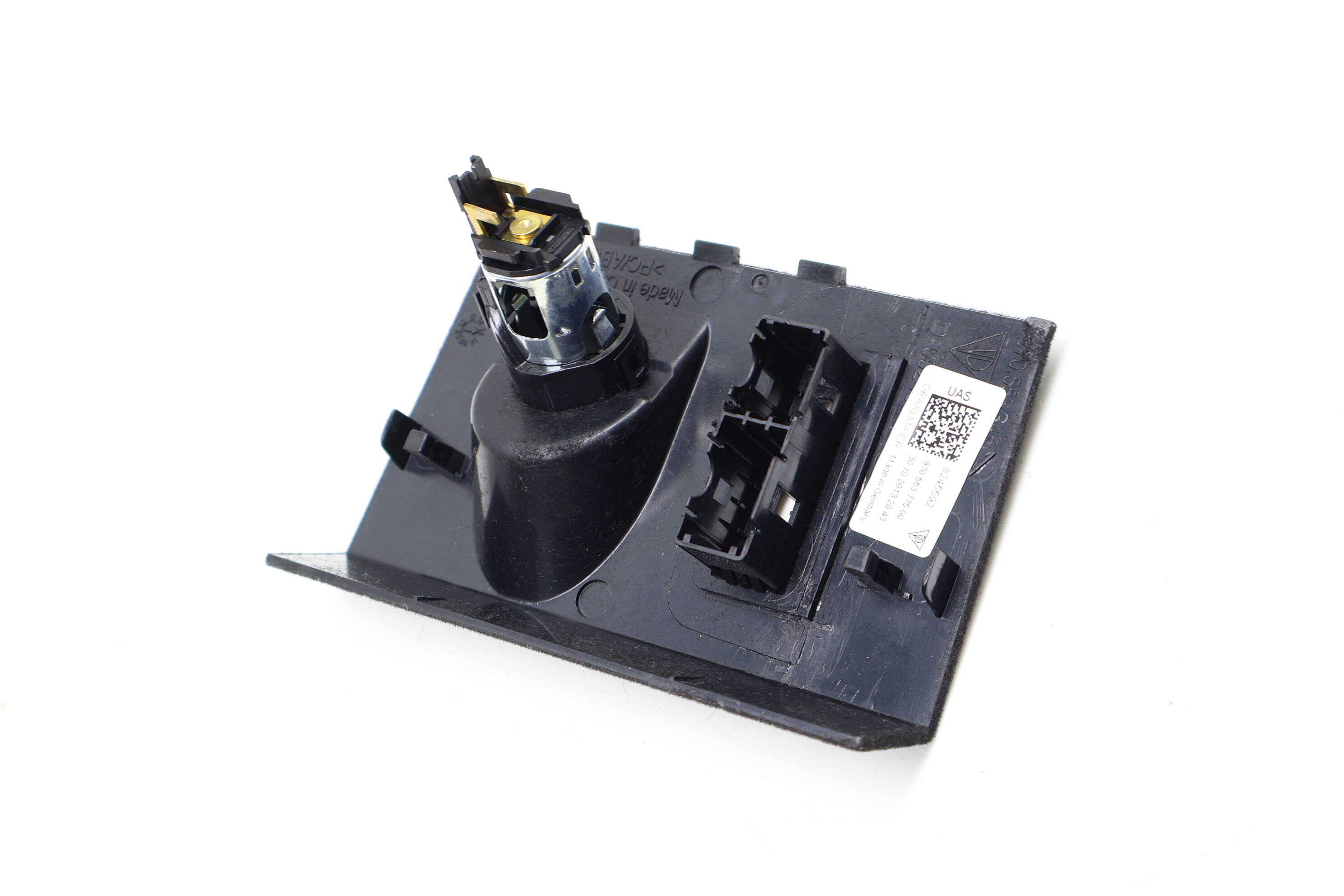 USB / POWER OUTLET / TRIM