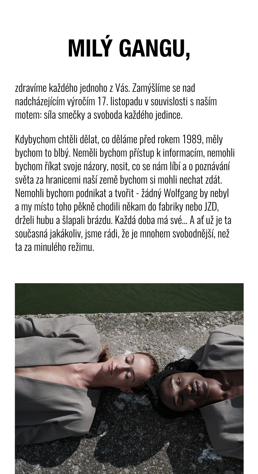 Tlačítko do sekce novinky, dvě ležící modelky na zemi