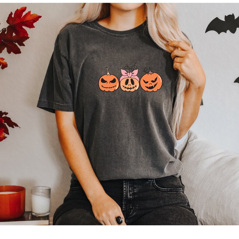 Pumpkin Halloween Fall T-shirt, Uni-sex, Oversized shirt, Halloween Tee, Halloween Shirt, Comfort Colors t-shirt, Spooky Shirt