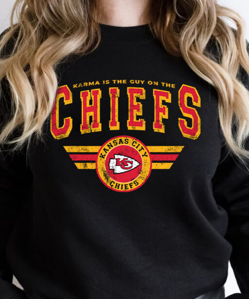 Karma is the guy on the chiefs coming straight home to me Sweatshirt, hoodie, unisex T-Shirt