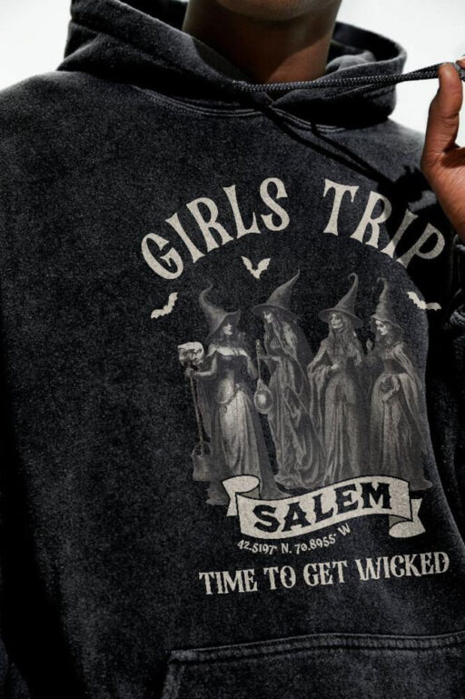 1692 They Missed One shirt, Girls Trip Salem, Vintage Halloween Shirt, Retro Halloween, Halloween Witch, Salem Massachusetts, Salem Witch