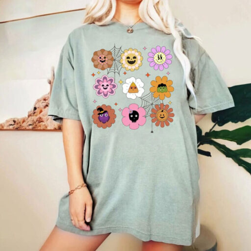 Comfort Colors® Retro Pumpkins & Flowers Shirt, Grunge Happy Face Pumpkin, Vintage Fall Shirt, Groovy Halloween, Retro Smiley Face Halloween