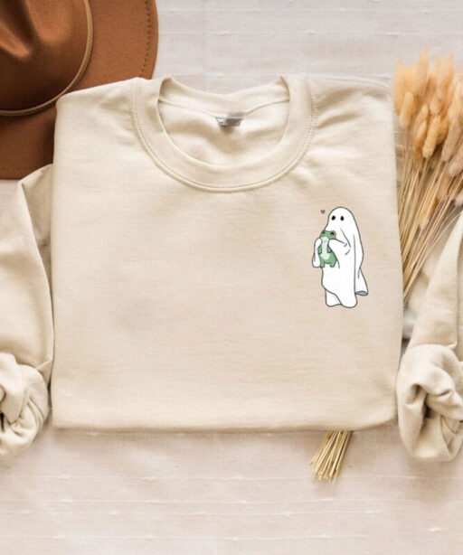 Halloween Sweatshirt, Cute Ghost Halloween Sweatshirt, Ghost Shirt Sweatshirt, ghost with frog, Spooky Season, Fall Sweatshirt For Women Men