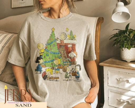 Peanuts Snoopy Christmas Shirt, Snoopy Friends Christmas sweatshirt, Peanuts Snoopy xmas, Cute Dog xmas, vintage disney tree, disney snoopy