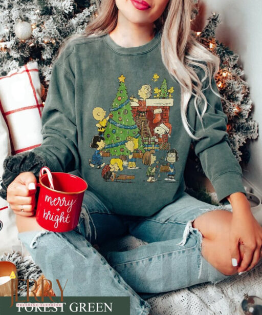 Peanuts Snoopy Christmas Shirt, Snoopy Friends Christmas sweatshirt, Peanuts Snoopy xmas, Cute Dog xmas, vintage disney tree, disney snoopy