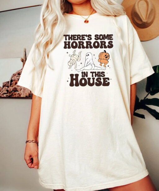 There's Some Horrors In This House Sweatshirt, Retro Halloween Comfort Color Shirt, Funny Halloween Shirt, Funny Pumpkin Shirt,Spooky Season