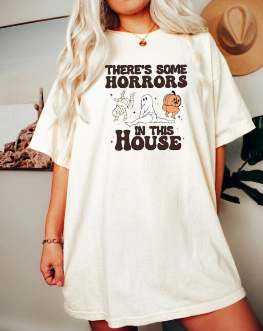 There's Some Horrors In This House Sweatshirt, Retro Halloween Comfort Color Shirt, Funny Halloween Shirt, Funny Pumpkin Shirt,Spooky Season