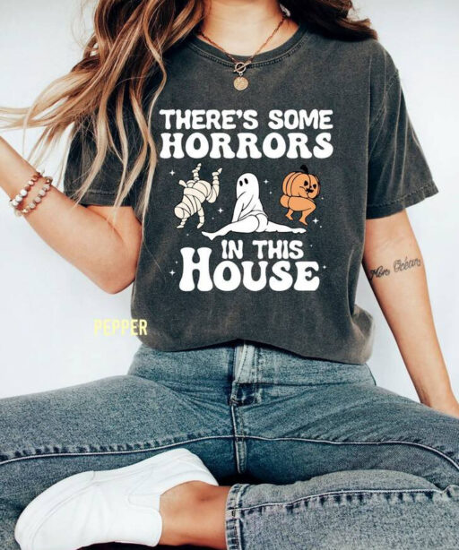 There's Some Horrors In This House Sweatshirt, Retro Halloween Comfort Color Shirt, Funny Halloween Shirt, Funny Pumpkin Shirt,Spooky Season