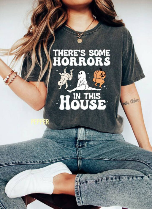 There's Some Horrors In This House Sweatshirt, Retro Halloween Comfort Color Shirt, Funny Halloween Shirt, Funny Pumpkin Shirt,Spooky Season