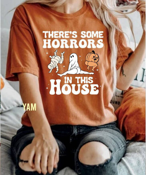 There's Some Horrors In This House Sweatshirt, Retro Halloween Comfort Color Shirt, Funny Halloween Shirt, Funny Pumpkin Shirt,Spooky Season