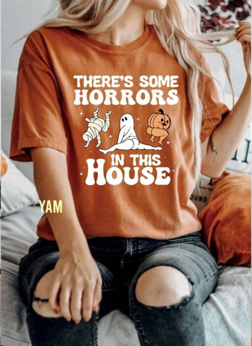 There's Some Horrors In This House Sweatshirt, Retro Halloween Comfort Color Shirt, Funny Halloween Shirt, Funny Pumpkin Shirt,Spooky Season