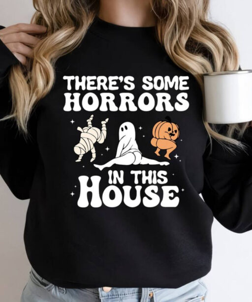 There's Some Horrors In This House Sweatshirt, Retro Halloween Comfort Color Shirt, Funny Halloween Shirt, Funny Pumpkin Shirt,Spooky Season