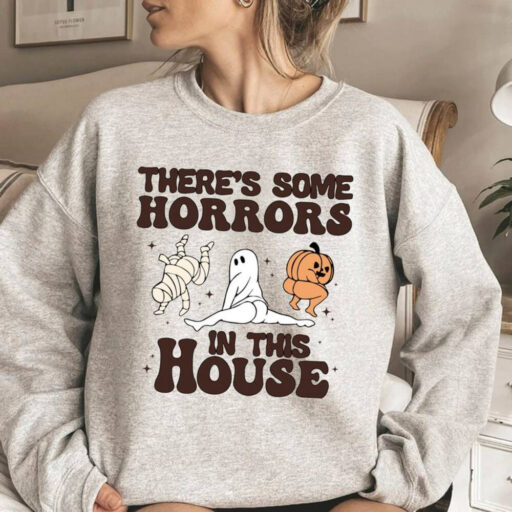 There's Some Horrors In This House Sweatshirt, Retro Halloween Comfort Color Shirt, Funny Halloween Shirt, Funny Pumpkin Shirt,Spooky Season