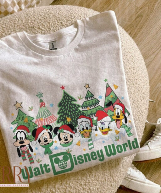 Vintage Walt Disney worlds shirt, Christmas Disney shirt, vintage disney xmas tree, Mickey and Friends, Xmas Holiday, Disney Family xmas tee