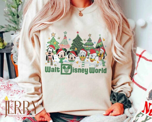 Vintage Walt Disney worlds shirt, Christmas Disney shirt, vintage disney xmas tree, Mickey and Friends, Xmas Holiday, Disney Family xmas tee