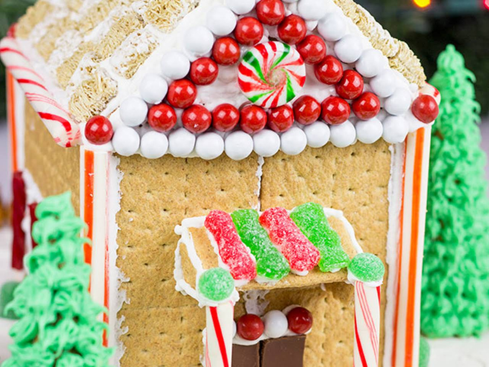 gingerbread house decorations 1