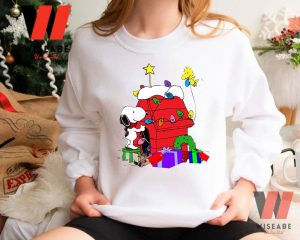 Cheap Snoopy And Woostock Decorate Happy Christmas Peanuts Sweatshirt