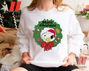 Unique Christmas Wreath With Snoopy And Woodstock Peanuts Sweatshirt