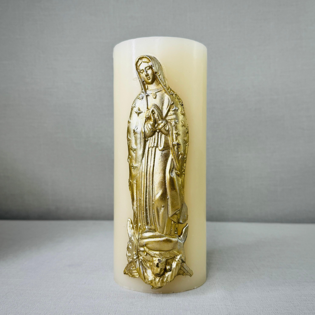 Cirio extra grande de cera blanca de virgen de guadalupe dorada