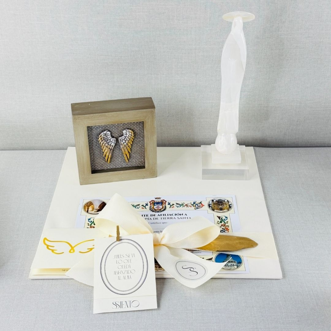 Kit Selecto 14 con cuadro de alas, Virgen de ónix, patente de Tierra Santa y moño crema