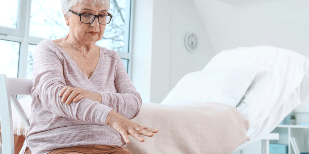 Parkinson: symptome précoce,personne qui tremble des mains