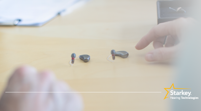 Wearing-secondhand-hearing-aids menggunakan alat bantu dengar