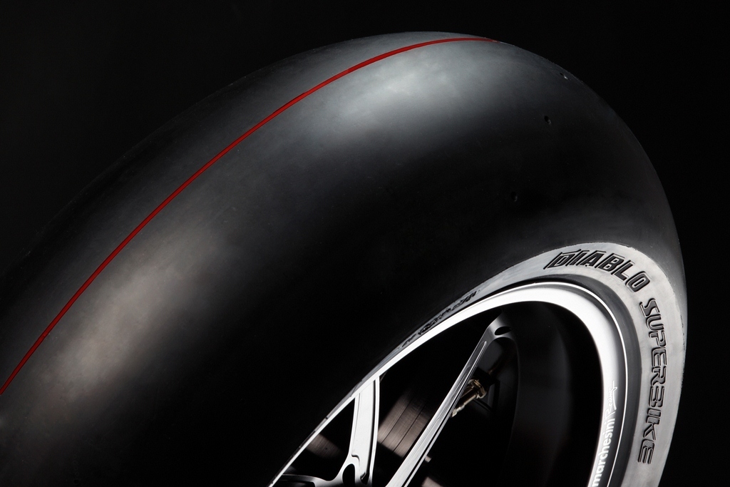 Pirelli DIABLO ™ Superbike PRO updates its range introducing new profiles, compounds and sizes